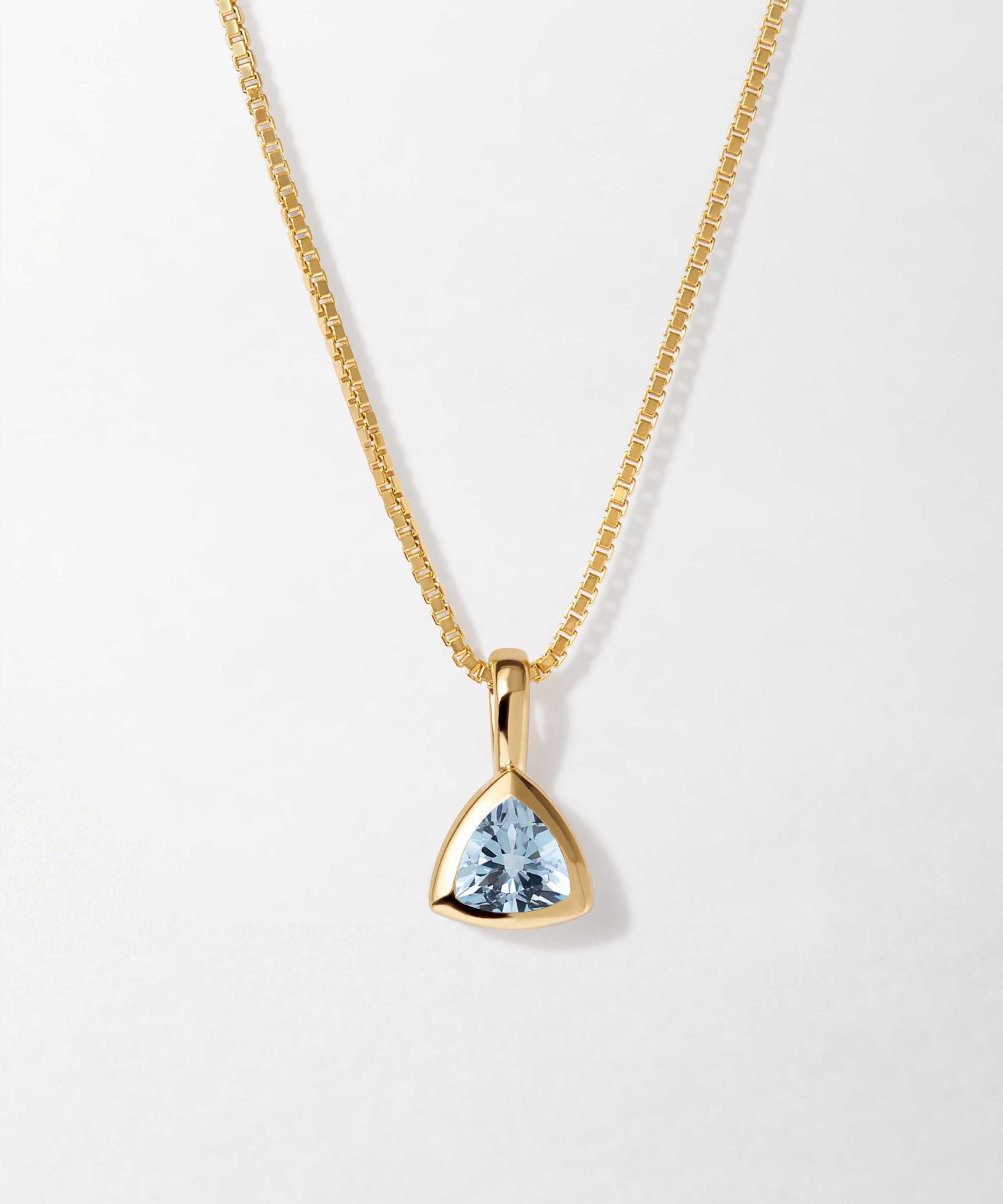Colar Triângulo Pedra do Mês - Dezembro (Topázio Azul) - Ouro 18K | SILLENE