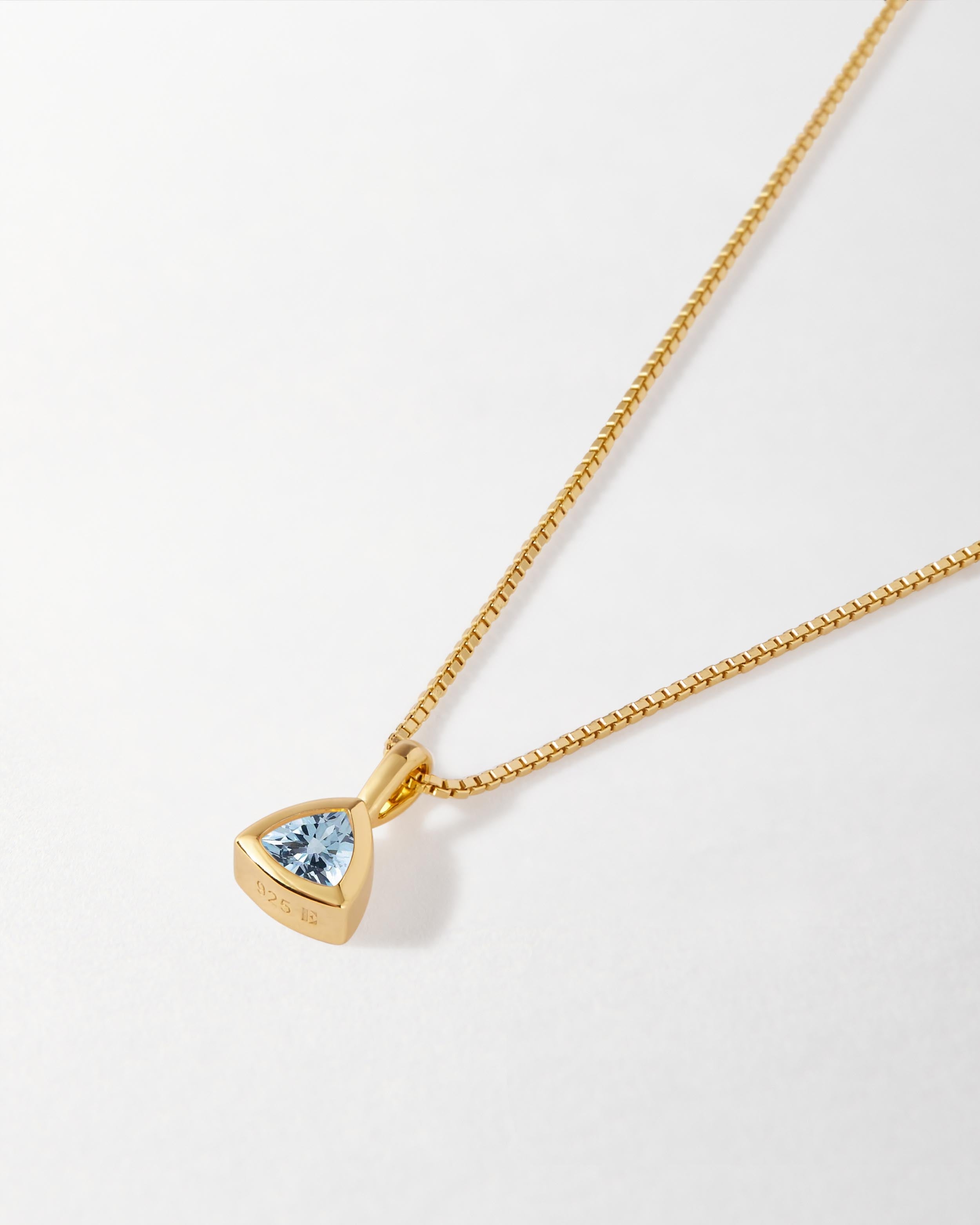 Colar Triângulo Pedra do Mês - Dezembro (Topázio Azul) - Ouro 18K | SILLENE