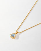 Colar Triângulo Pedra do Mês - Dezembro (Topázio Azul) - Ouro 18K | SILLENE