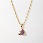Colar Triângulo Pedra do Mês - Fevereiro (Ametista) - Ouro 18K | SILLENE