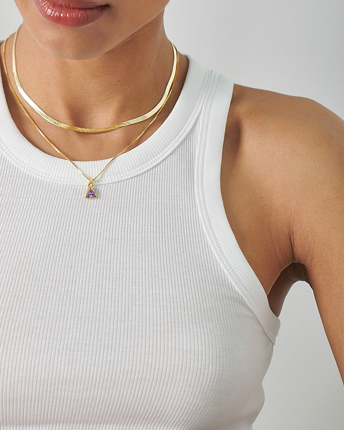 Colar Triângulo Pedra do Mês - Fevereiro (Ametista) - Ouro 18K | SILLENE