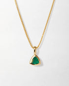 Colar Triângulo Pedra do Mês - Maio (Ônix Verde) - Ouro 18K | SILLENE