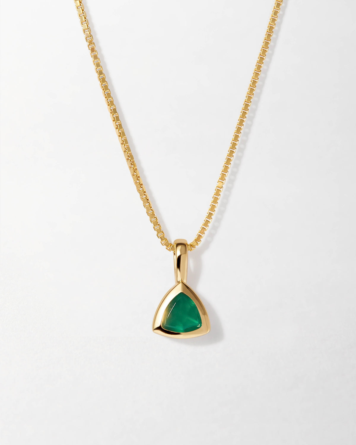 Colar Triângulo Pedra do Mês - Maio (Ônix Verde) - Ouro 18K | SILLENE