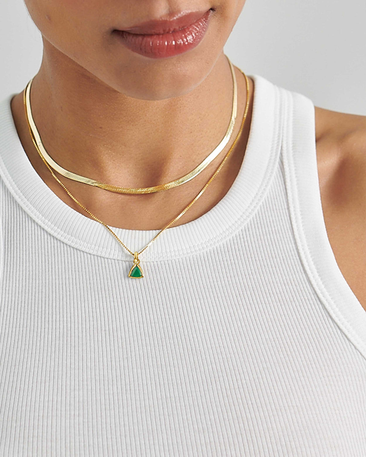 Colar Triângulo Pedra do Mês - Maio (Ônix Verde) - Ouro 18K | SILLENE