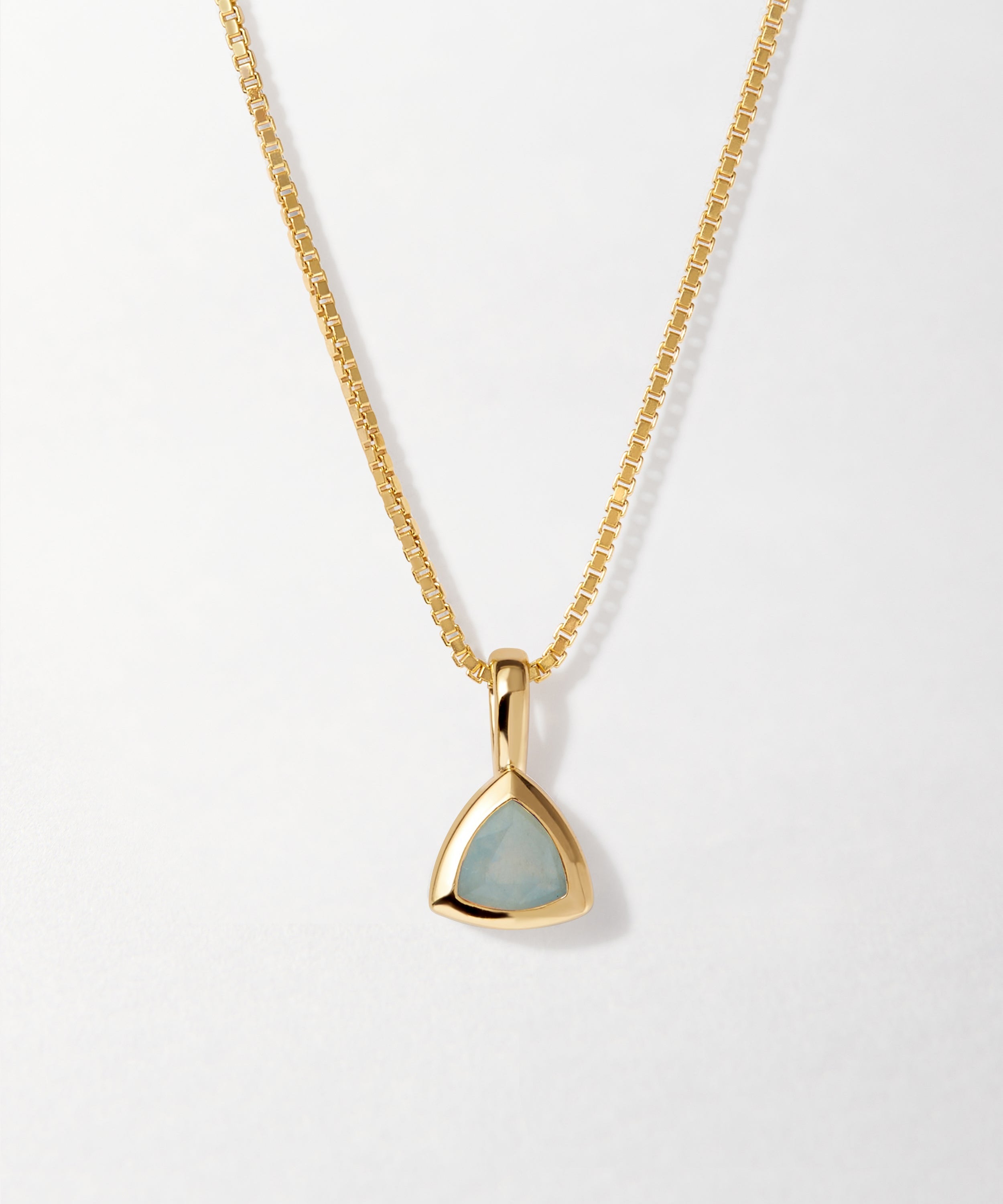 Colar Triângulo Pedra do Mês - Março (Água-marinha) - Ouro 18K | SILLENE