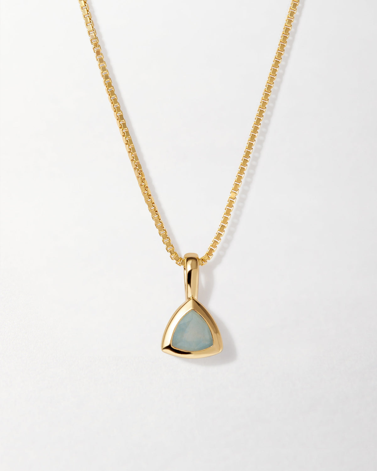 Colar Triângulo Pedra do Mês - Março (Água-marinha) - Ouro 18K | SILLENE