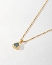Colar Triângulo Pedra do Mês - Março (Água-marinha) - Ouro 18K | SILLENE