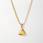 Colar Triângulo Pedra do Mês - Novembro (Citrino) - Ouro 18K | SILLENE
