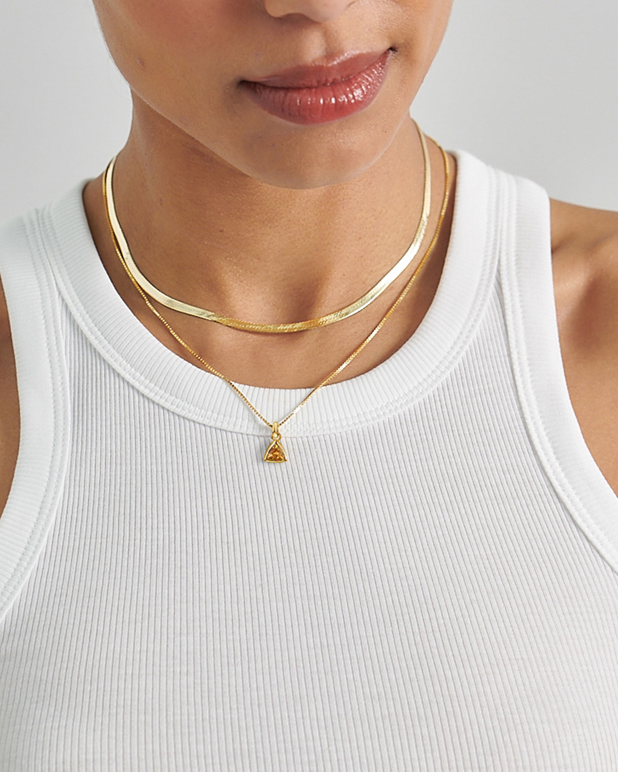 Colar Triângulo Pedra do Mês - Novembro (Citrino) - Ouro 18K | SILLENE
