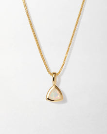 Colar Triângulo Pedra do Mês - Outubro (Opala) - Ouro 18K | SILLENE