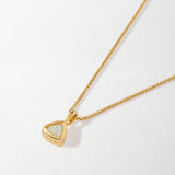 Colar Triângulo Pedra do Mês - Outubro (Opala) - Ouro 18K | SILLENE