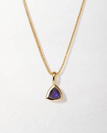 Colar Triângulo Pedra do Mês - Setembro (Safira Azul) - Ouro 18K | SILLENE