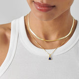 Colar Triângulo Pedra do Mês - Setembro (Safira Azul) - Ouro 18K | SILLENE