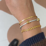 Bracelete Nó Articulado SILLENE em uso