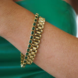 Pulseira Bisel Ballier Esmeralda Verde - Ouro 18K em uso | SILLENE