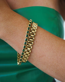 Pulseira Bisel Ballier Esmeralda Verde - Ouro 18K em uso | SILLENE