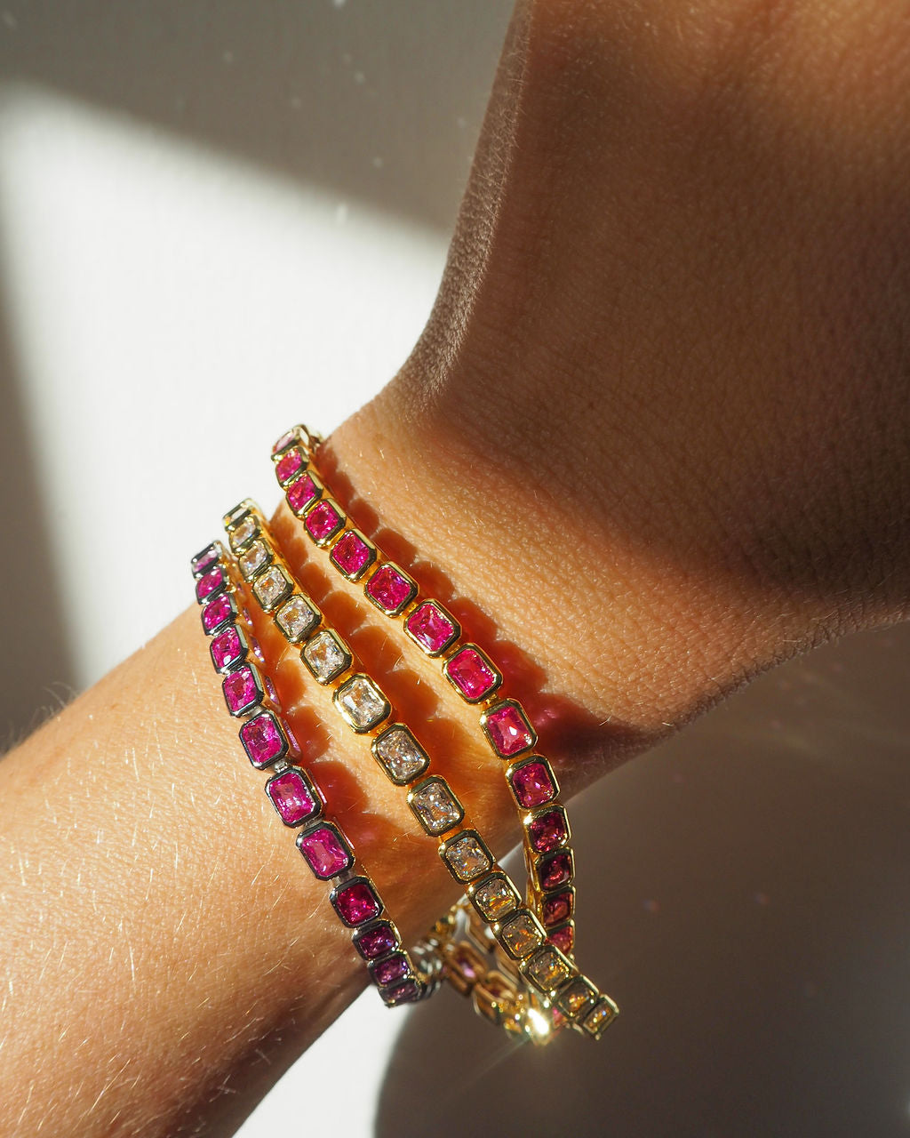 Detalhe da Pulseira Bisel Ballier Rosa - Ouro 18K | SILLENE