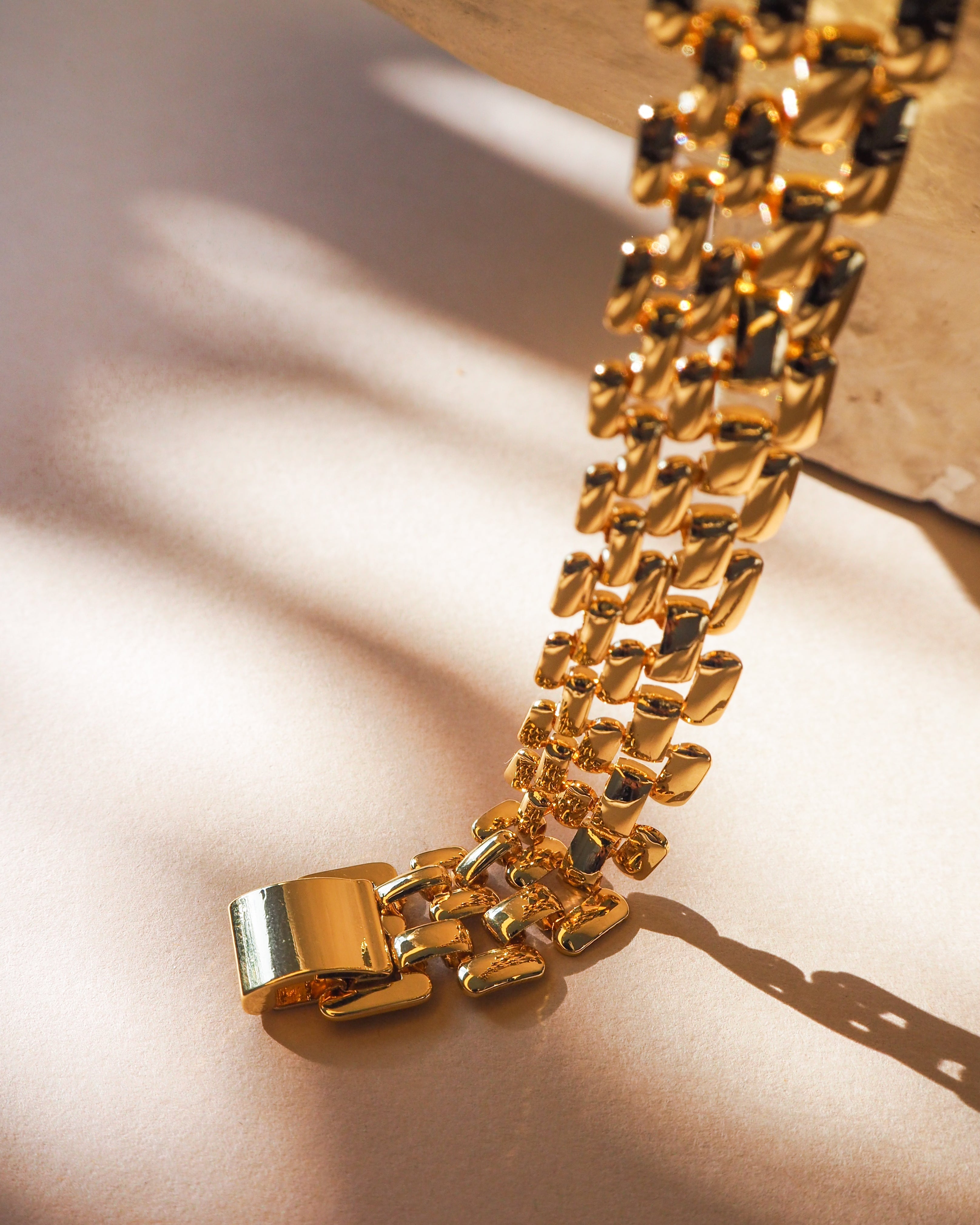 Pulseira Elos Celine - Ouro 18K em uso | SILLENE