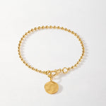 Detalhe da Pulseira Moeda Globo - Ouro 18K | SILLENE