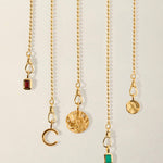 Pulseira Moeda Globo - Ouro 18K em uso | SILLENE
