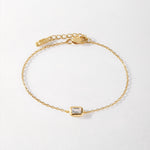 Pulseira Pingente Pedra do Mês - Abril (Topázio Branco) - Ouro 18K em uso | SILLENE