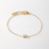 Pulseira Pingente Pedra do Mês - Abril (Topázio Branco) - Ouro 18K em uso | SILLENE