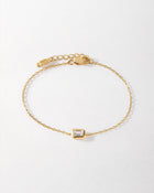 Pulseira Pingente Pedra do Mês - Abril (Topázio Branco) - Ouro 18K em uso | SILLENE