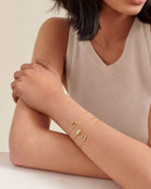 Pulseira Pingente Pedra do Mês - Março (Água-marinha) - Ouro 18K em uso | SILLENE
