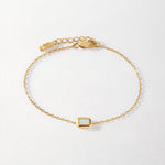 Pulseira Pingente Pedra do Mês - Outubro (Opala) - Ouro 18K em uso | SILLENE