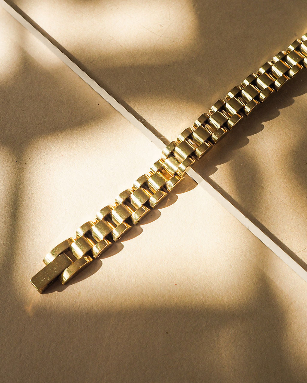 Pulseira Timepiece - Ouro 18K em uso | SILLENE