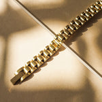 Pulseira Timepiece - Ouro 18K em uso | SILLENE