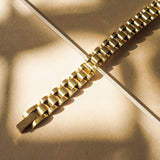 Pulseira Timepiece - Ouro 18K em uso | SILLENE