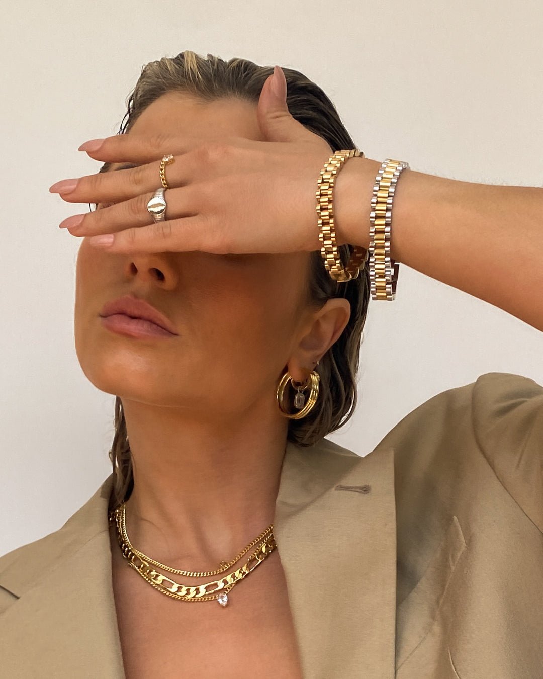 Pulseira Timepiece - Ouro 18K em uso | SILLENE