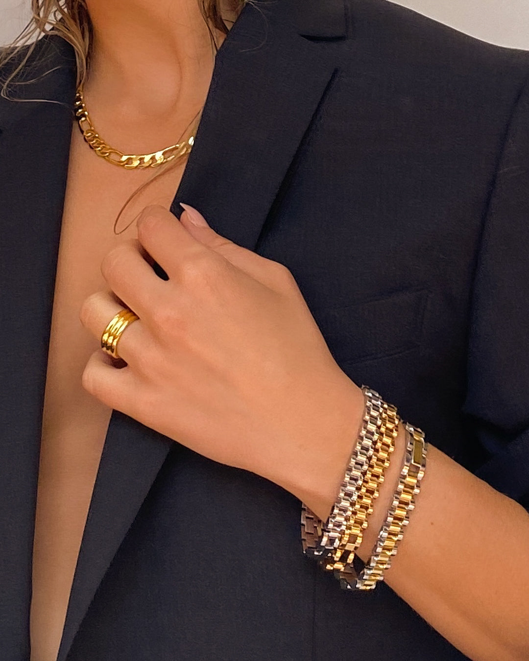 Pulseira Timepiece - Ouro 18K em uso | SILLENE