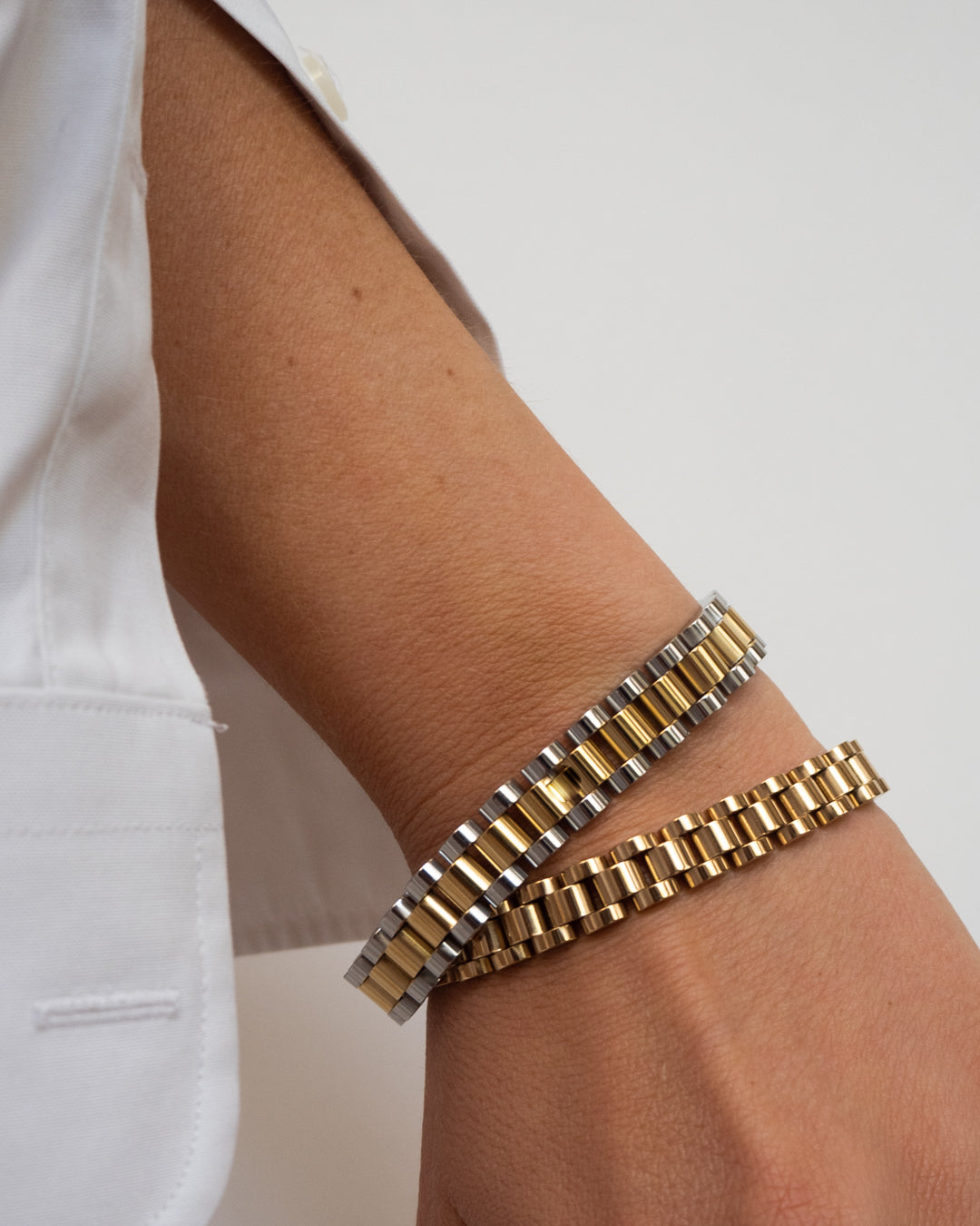 Pulseira Timepiece - Ouro 18K em uso | SILLENE