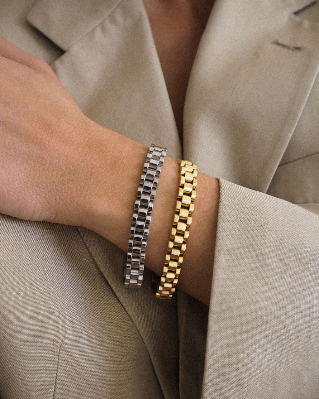 Pulseira Timepiece - Ouro 18K em uso | SILLENE