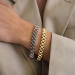 Pulseira Timepiece - Ouro 18K em uso | SILLENE