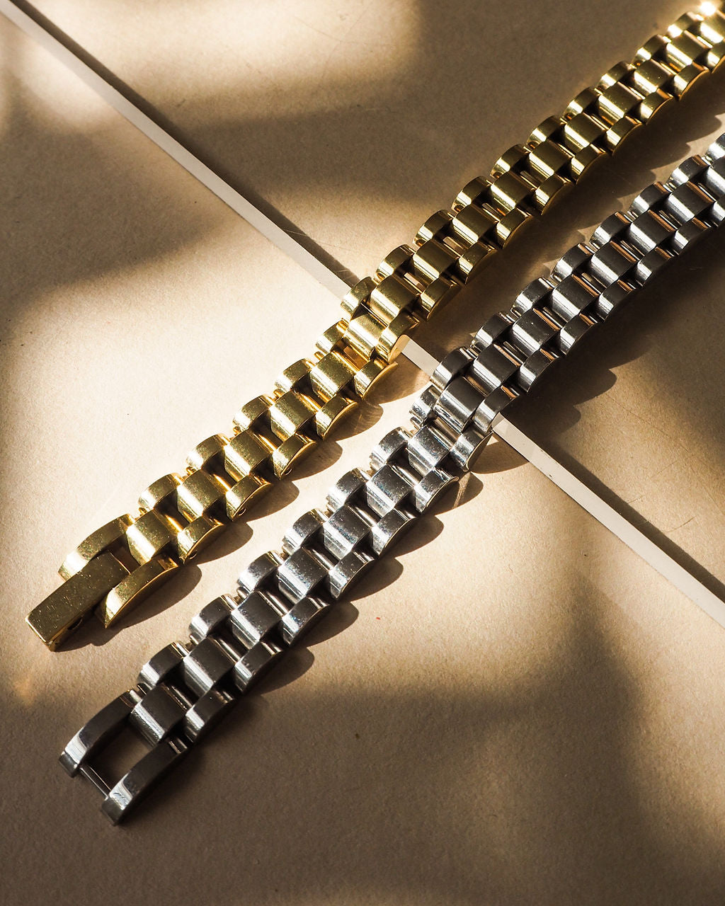 Pulseira Timepiece - Prata em uso | SILLENE