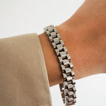 Pulseira Timepiece - Prata em uso | SILLENE