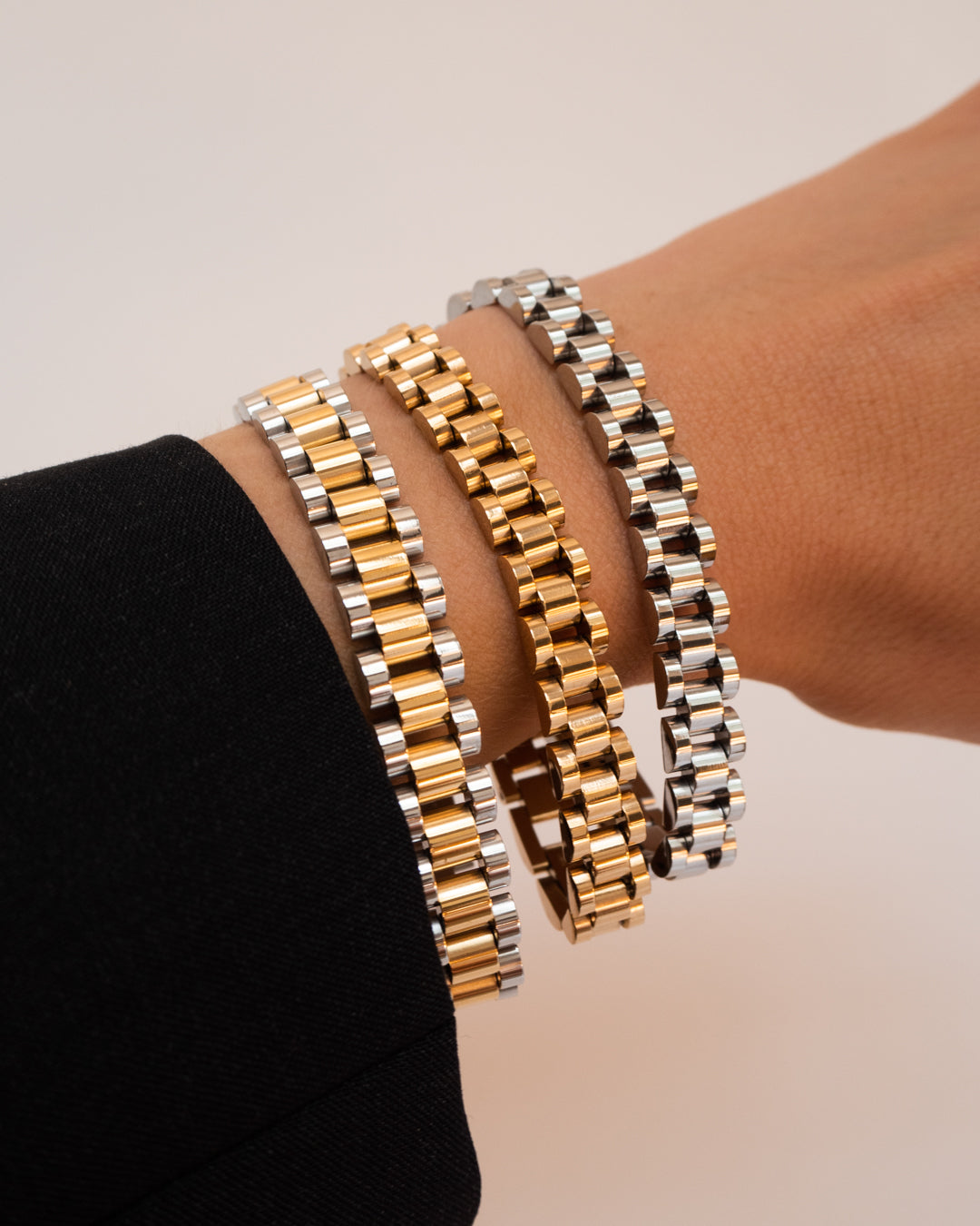 Pulseira Timepiece - Prata em uso | SILLENE